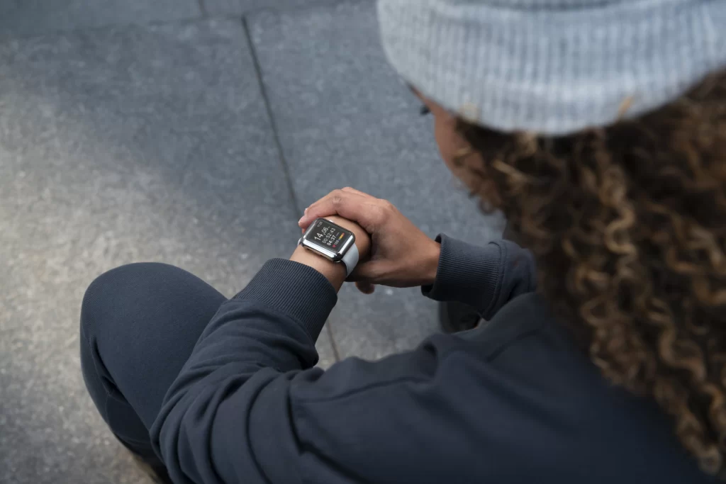 a women doing exercise with smart watch tracker